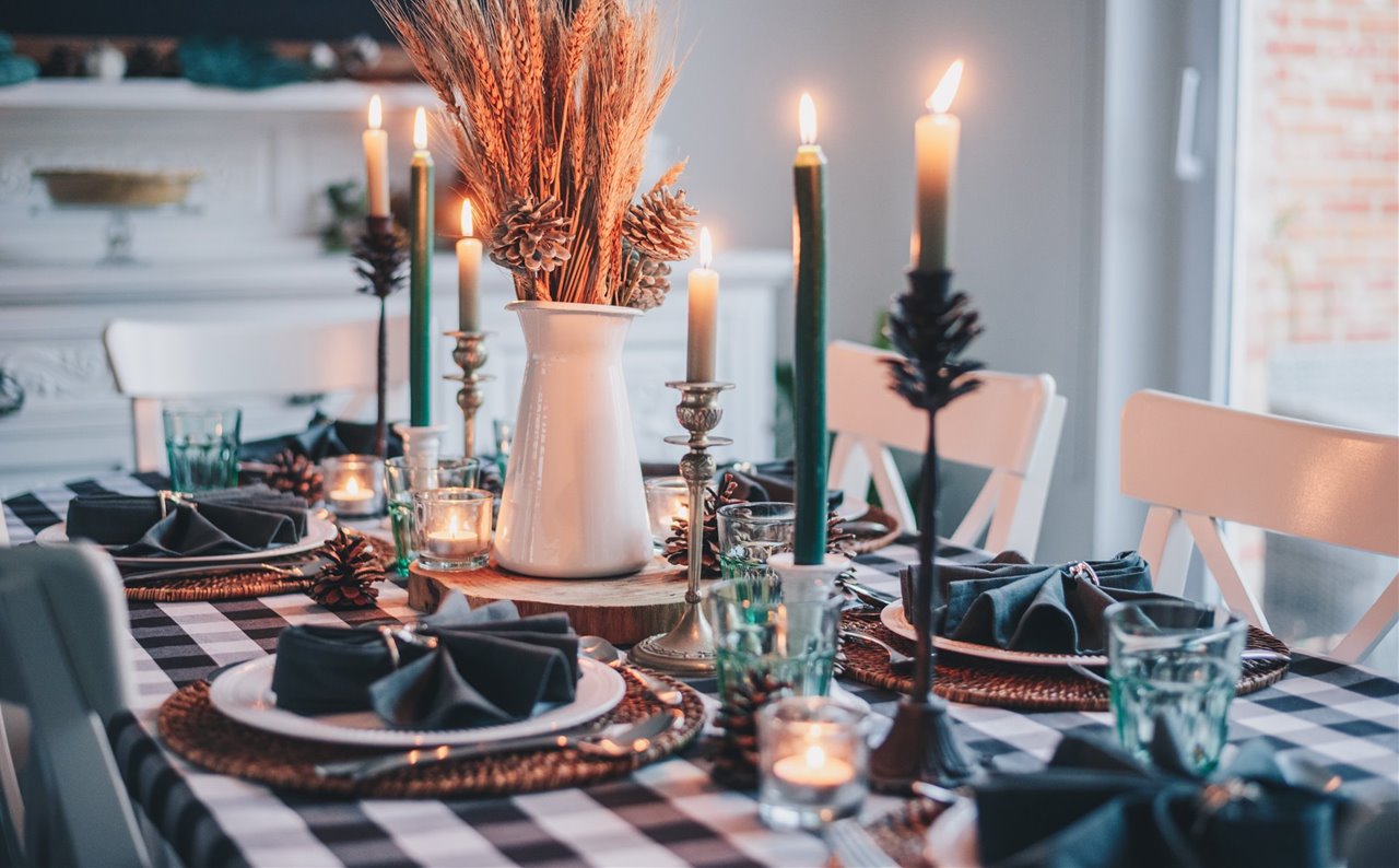 Una mesa de Navidad a la que no le falta detalle