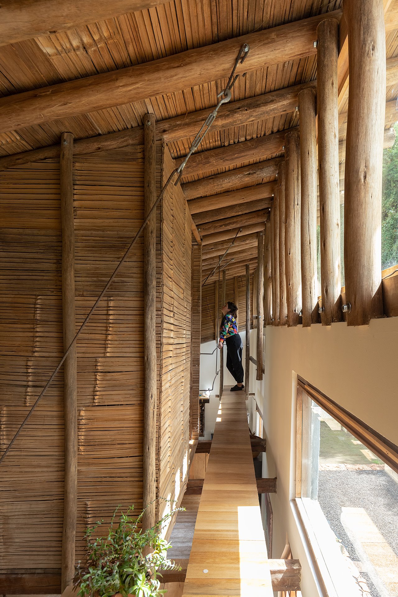 Casa Los Nidos del Cholan. Un puente de madera