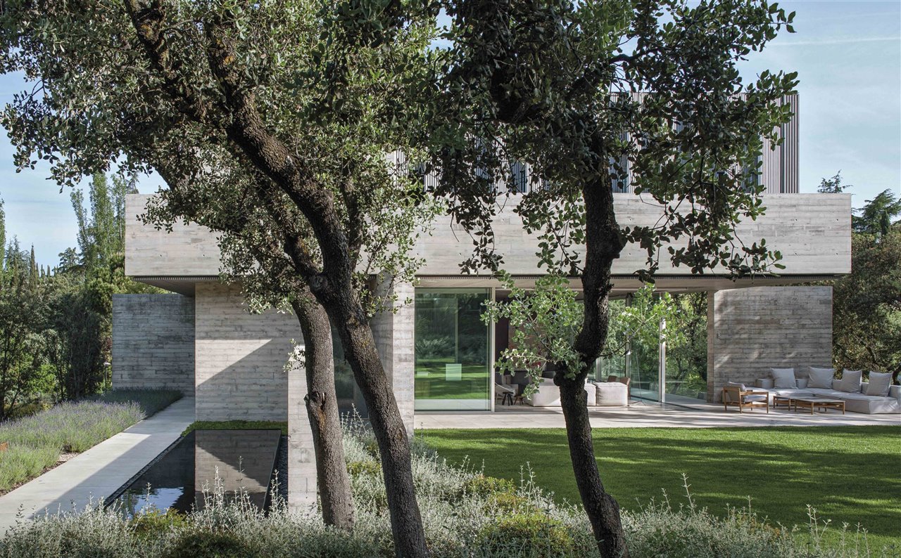 "El diseño de interiores propone una vida confortable, con un estilo contemporáneo y tranquilo", explica Belén Domecq.