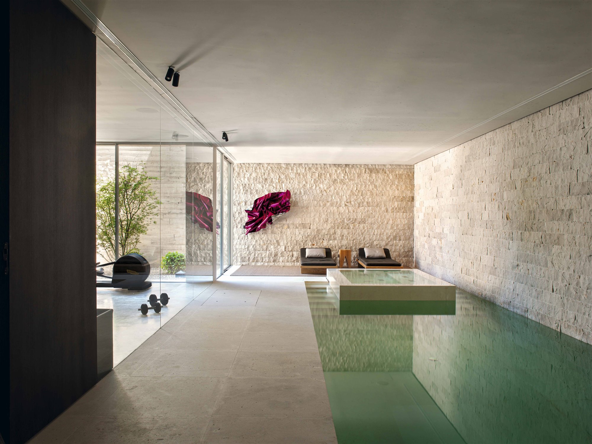 casa hormigon belen domecq piscina climatizada
