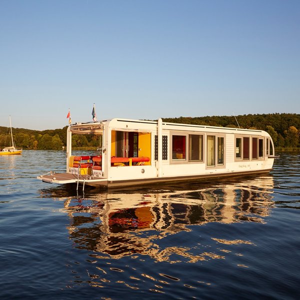 Casas en el agua: una tiny home flotante y autosuficiente lista para navegar