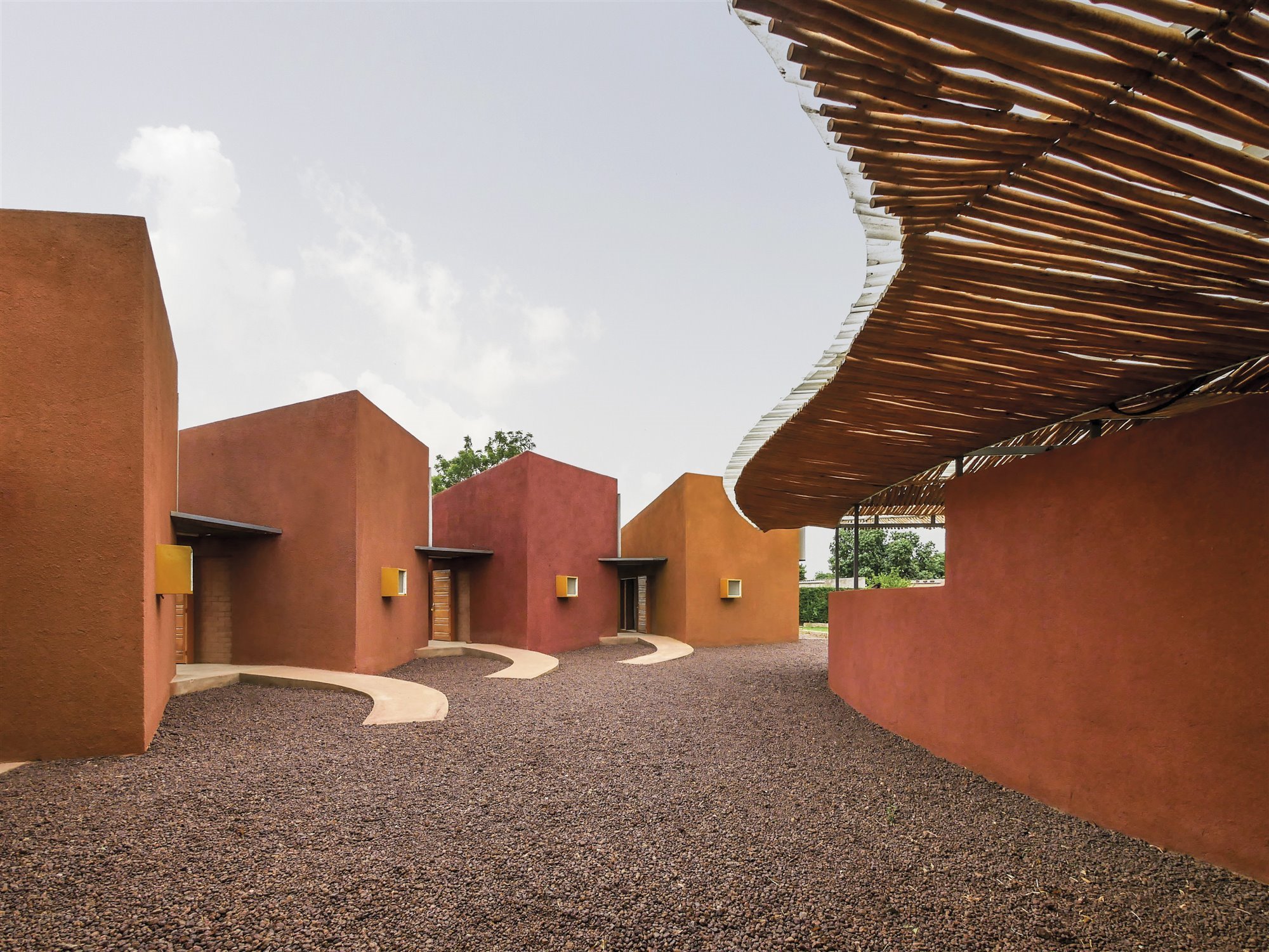 clínica Leo en Burkina Faso de Francis Kéré