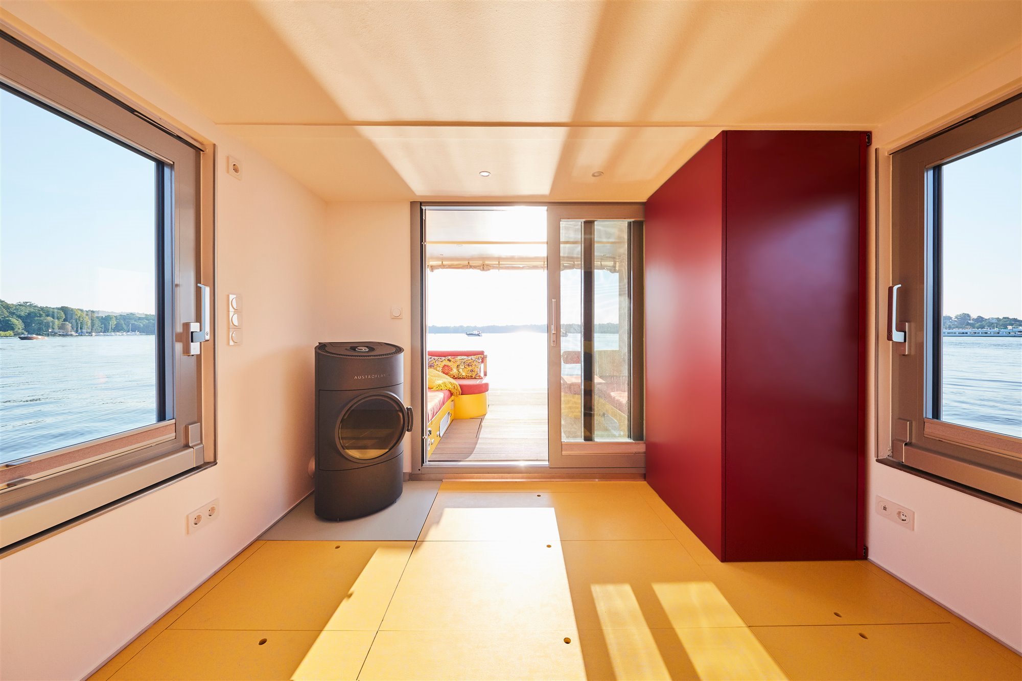 interior estufa tiny home