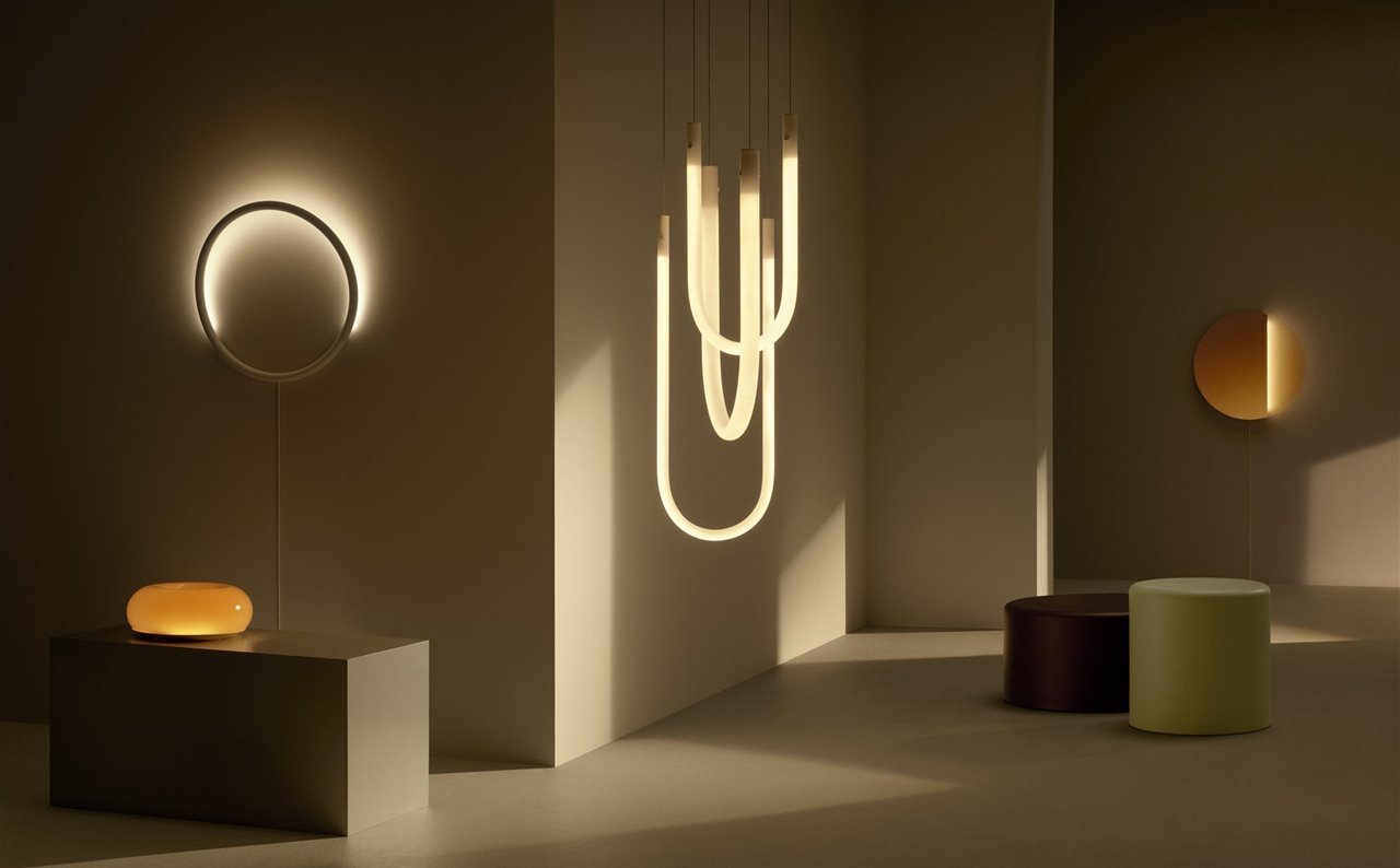 La colección Varmblixt gira entorno a la idea de la luz como transformadora del aspecto, las sensaciones y la atmósfera de un hogar, y de su capacidad para incidir de forma positiva en nuestro estado de ánimo. 