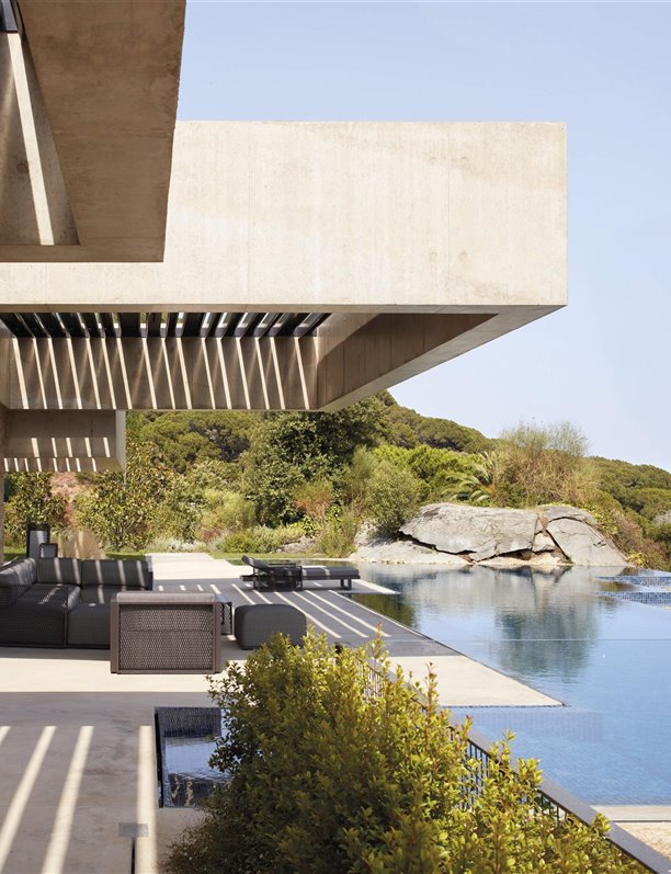 Mar y montaña: esta moderna casa a solo media hora de Barcelona no ha tenido que elegir 