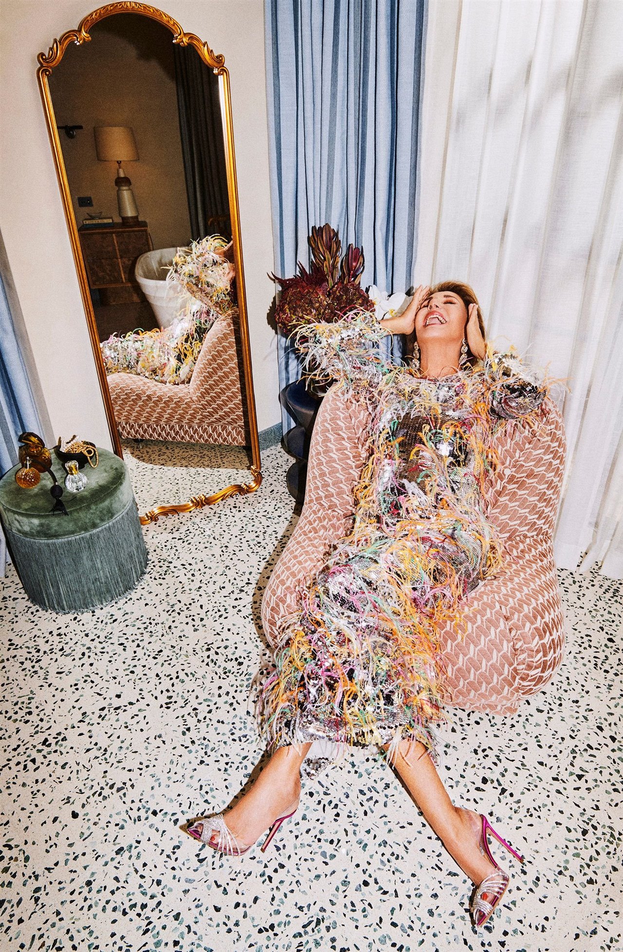 Naty Abascal con su espejo. (Fotografía: Dylan Don x Westwing)