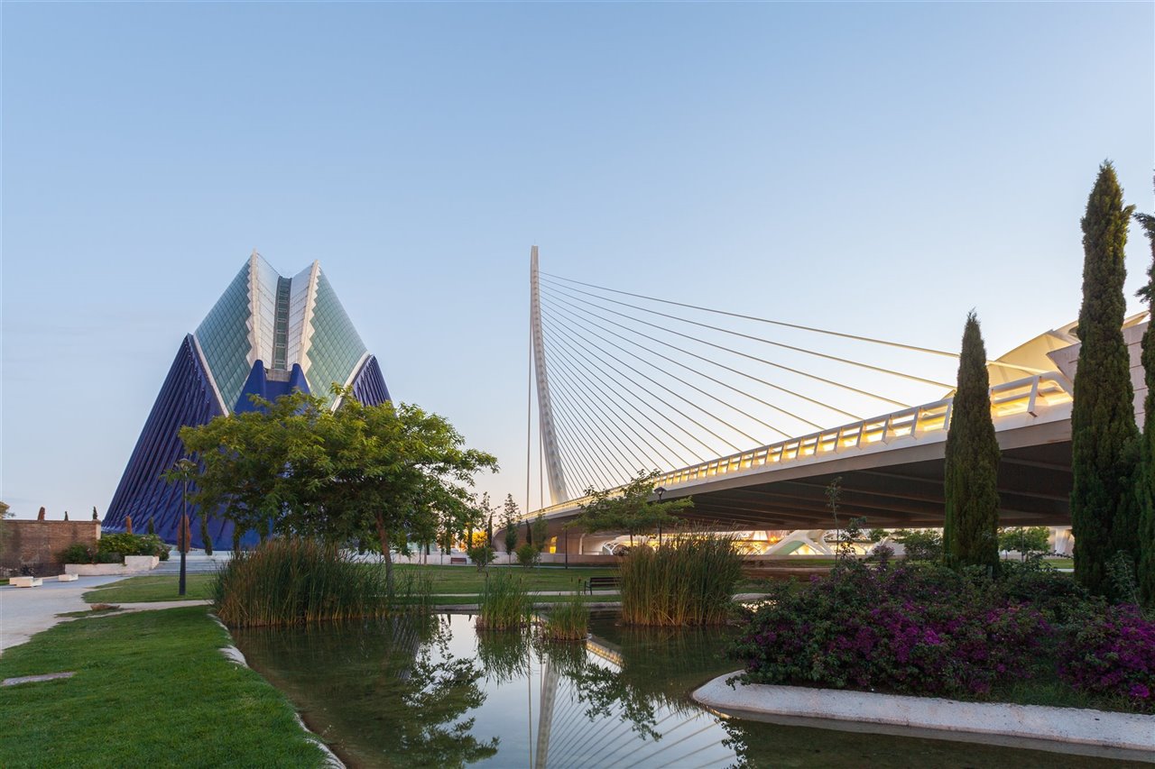 El punto más alto de Valencia, el puente Assut de l’Or.