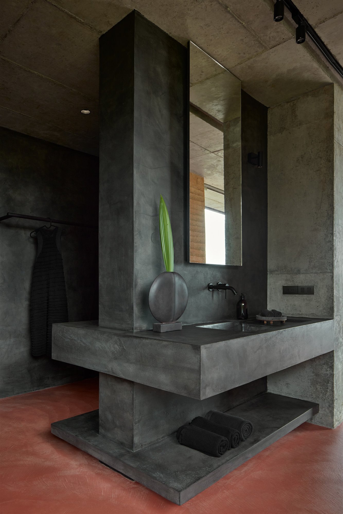 baño hormigón oscuro Costa Rica