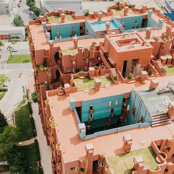 Barcelona BRUTALISTA: una ruta por edificios de hormigón y formas geométricas 