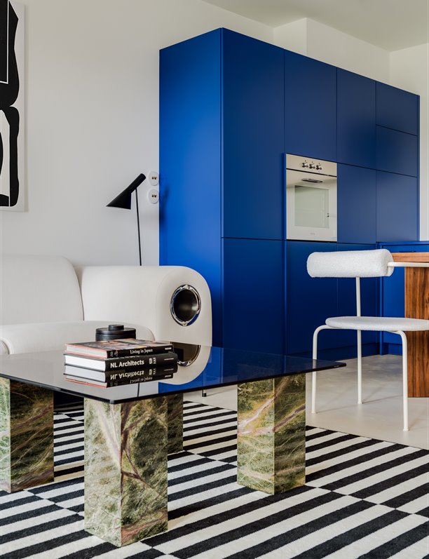 Este apartamento es todo un homenaje a la Bauhaus y al posmodernismo que no te dejará indiferente