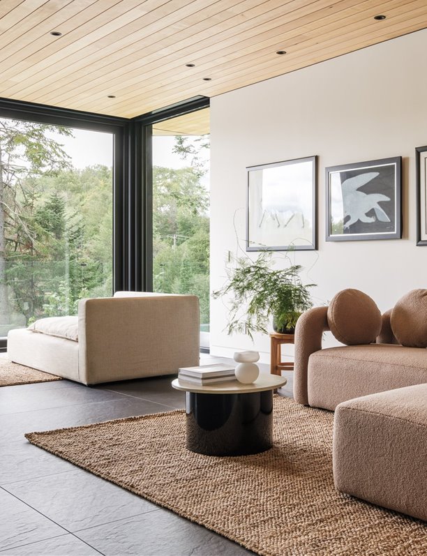 Esta casa tiene dos caras y no sabemos cuál nos gusta más 