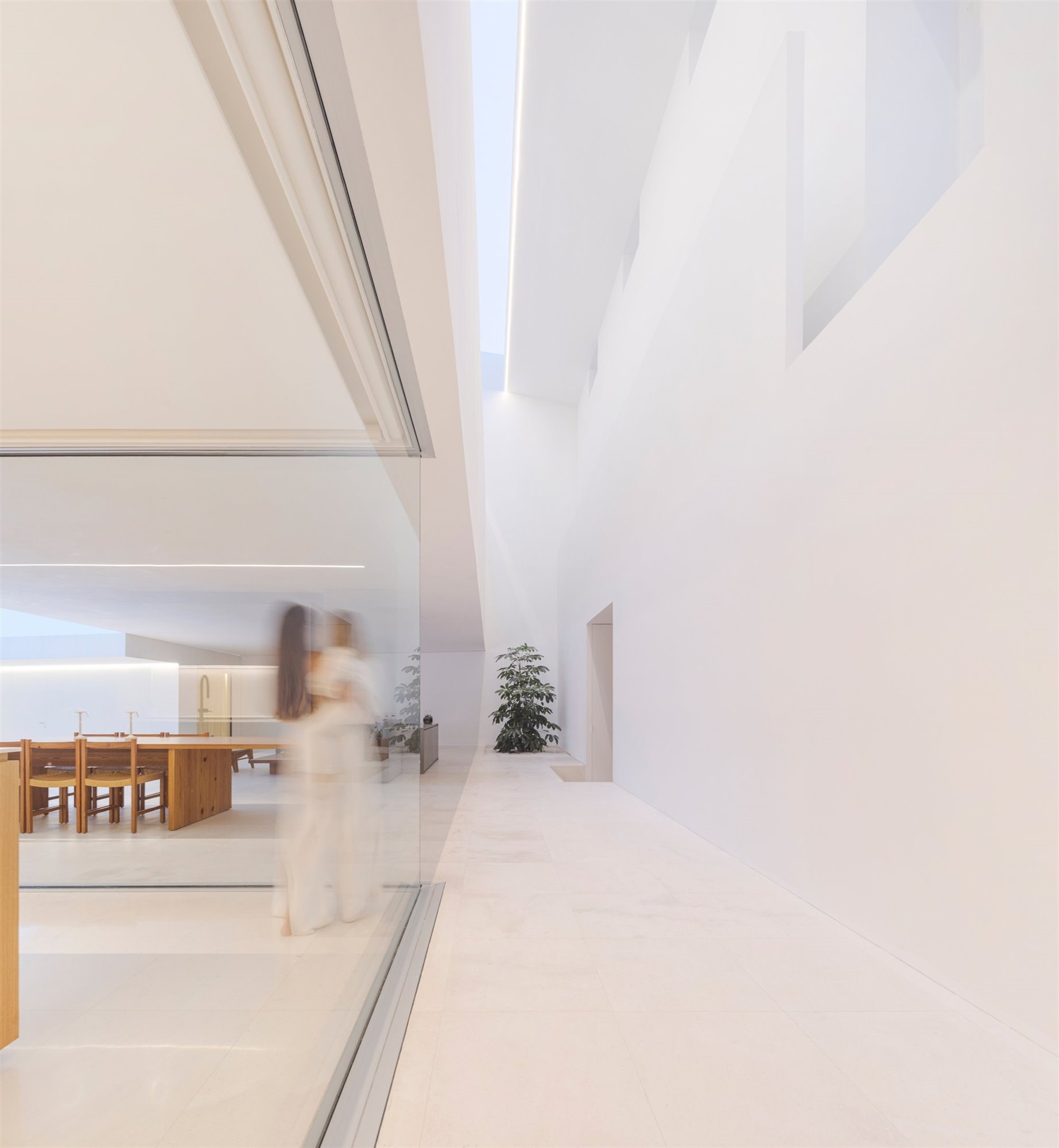 FRAN SILVESTRE ARQUITECTOS THE EMPTY HOUSE PHOTO LQ 007 FERNANDO GUERRA