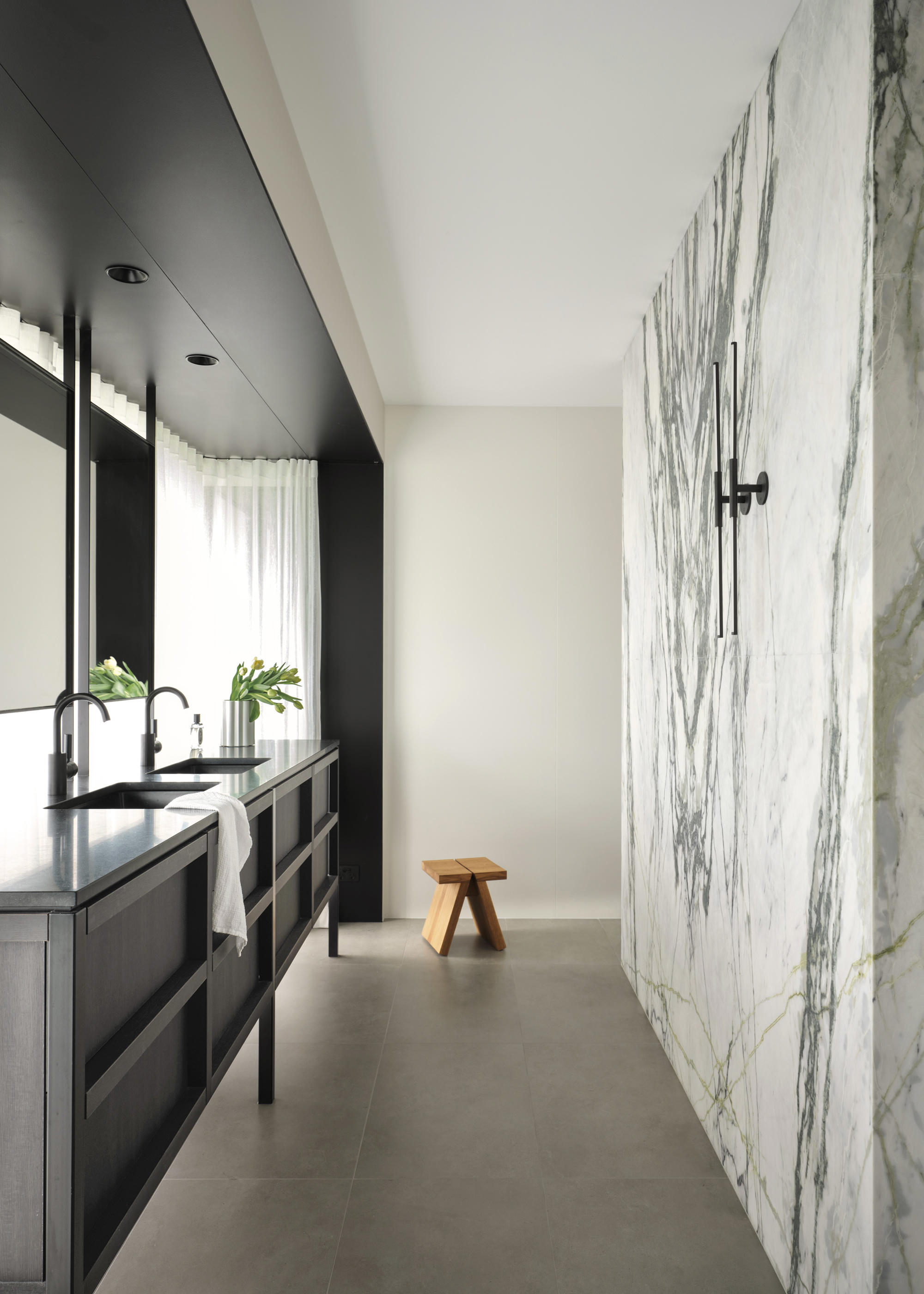 Madeleine Blanchfield baño
