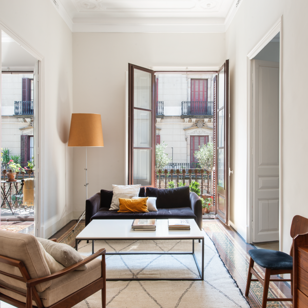 Esta casa en Barcelona consigue el equilibro perfecto entre clásico y moderno