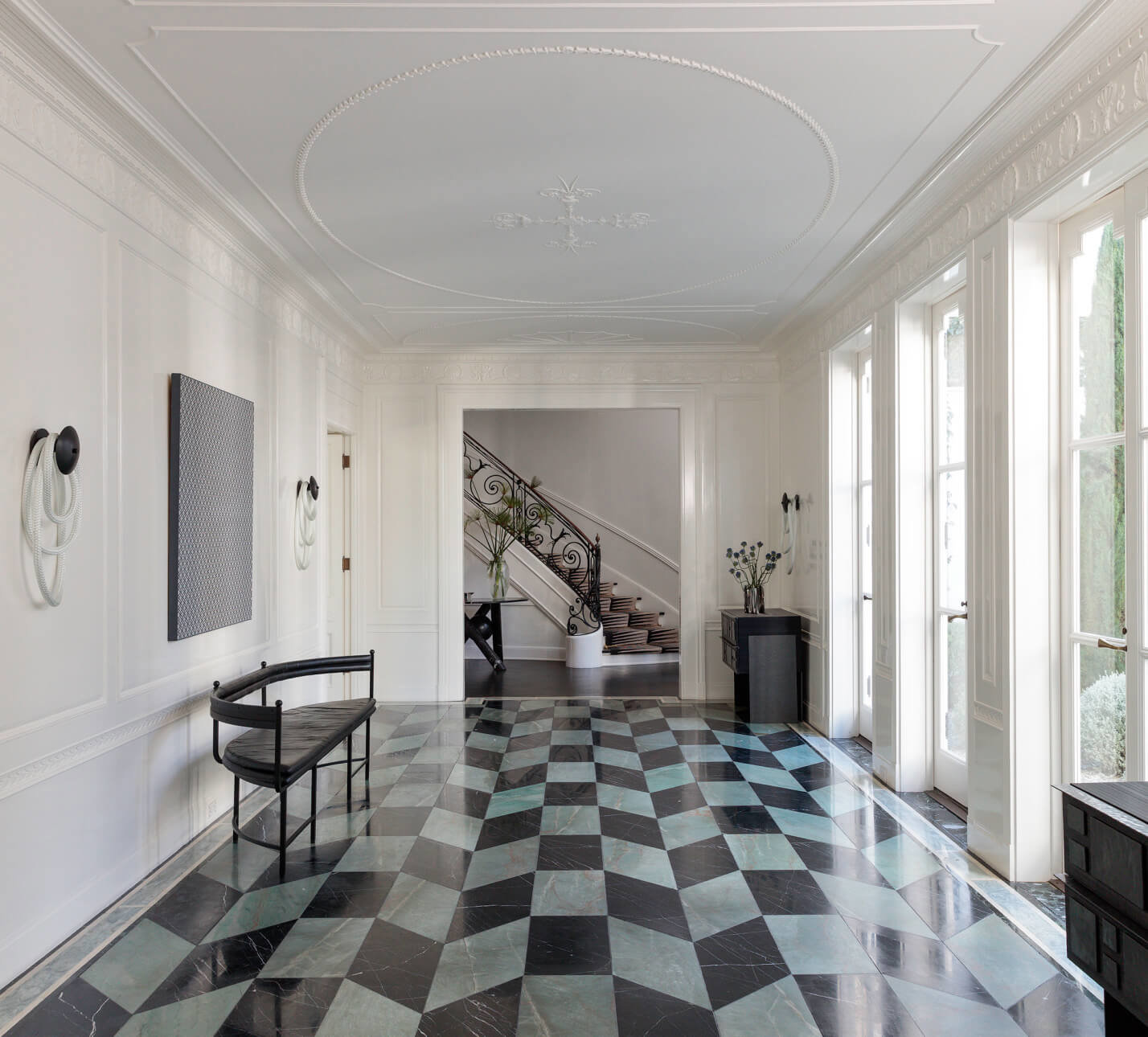 Suelo diseñado por Kelly Wearstler en una casa modernista de los treinta, obra del arquitecto James Dolena.