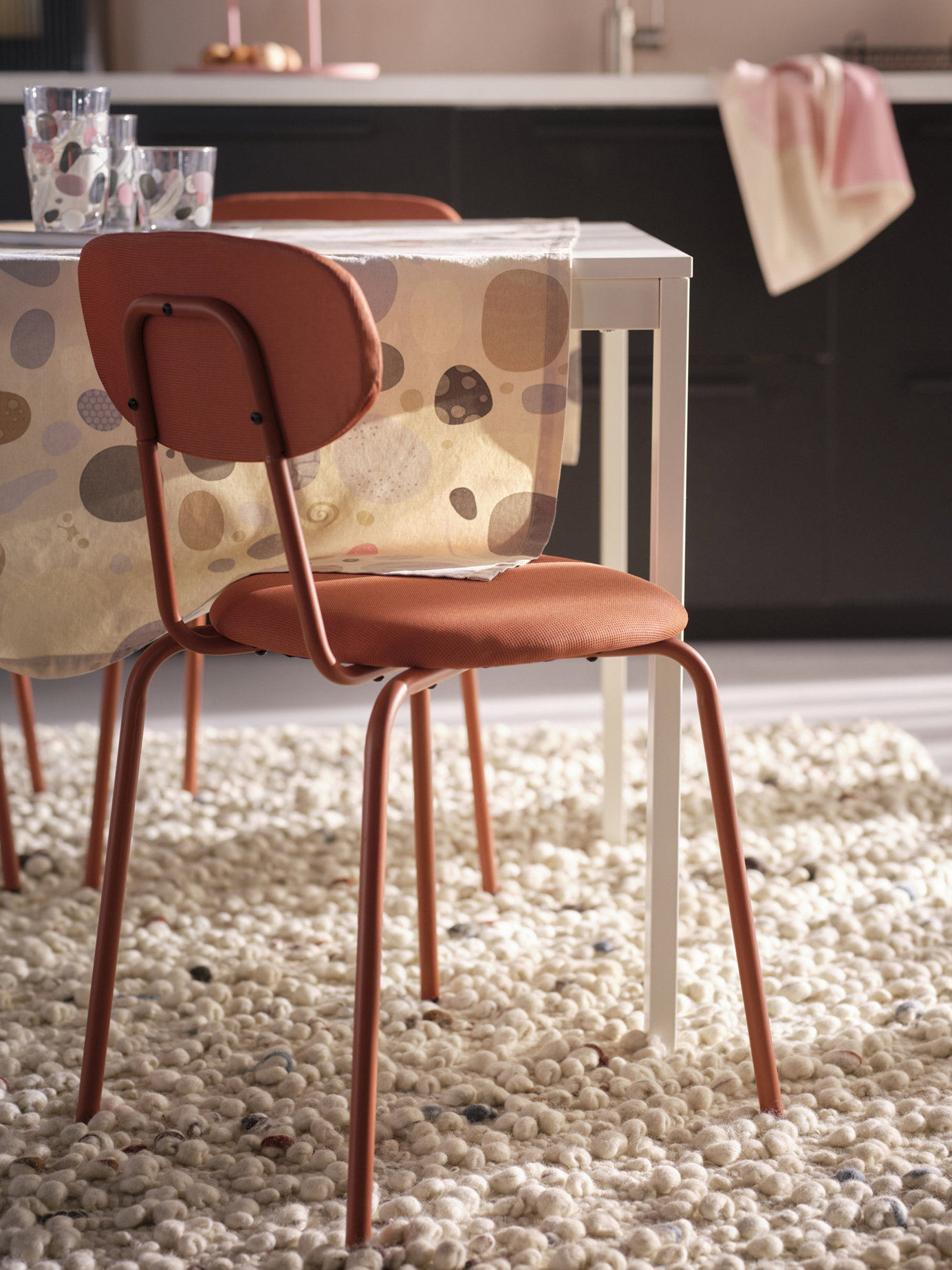 IKEA News abril O¨STANO¨ Silla02