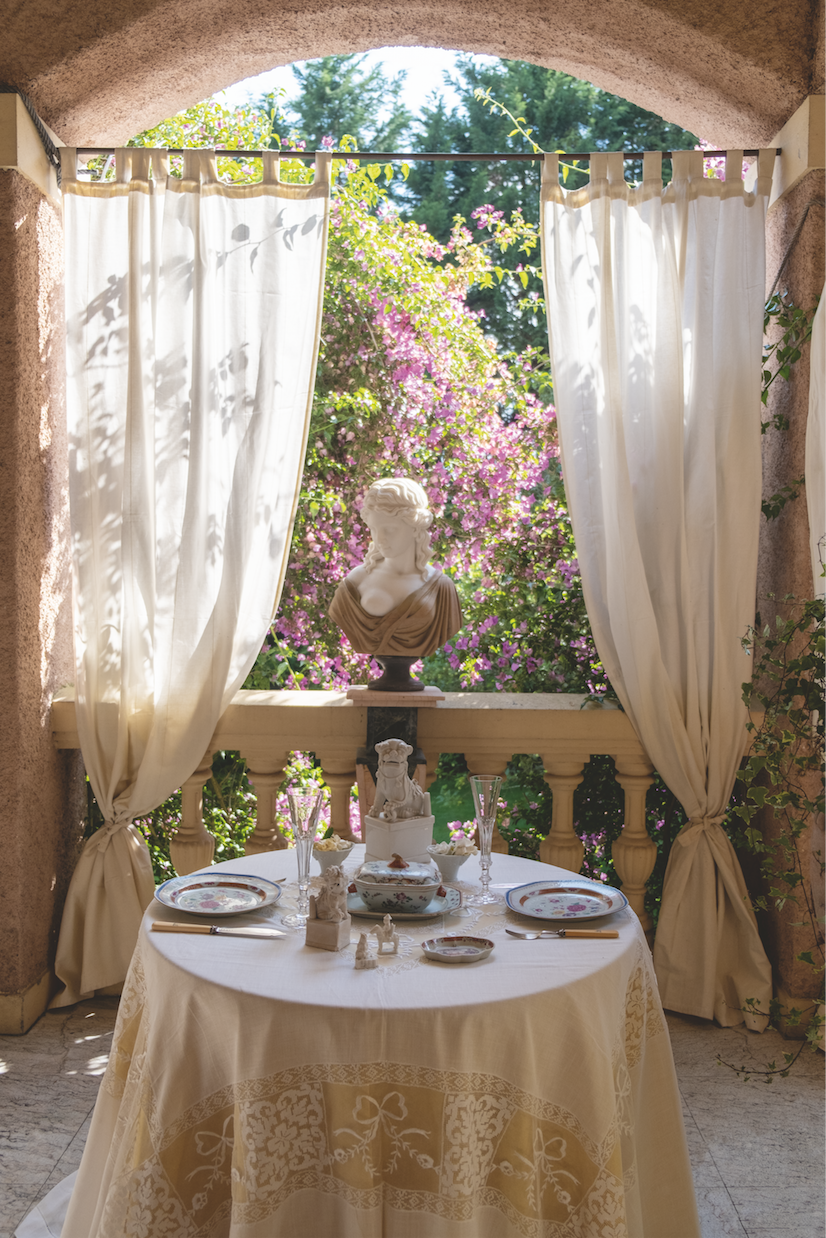 Cenando en la loggia