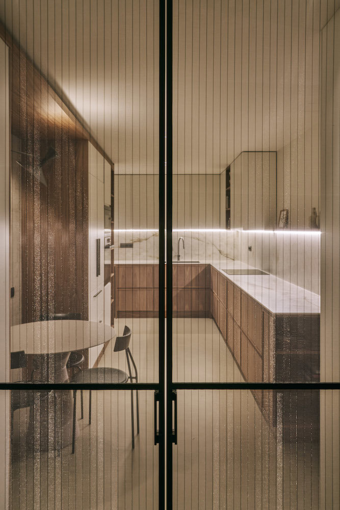 reforma b5 barcelona andrea arque´s cocina puerta