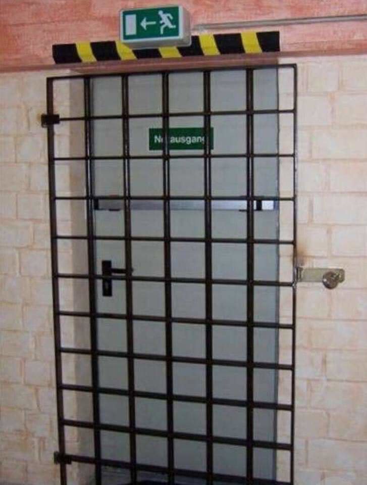 "Una salida de emergencia a prueba de zombies".