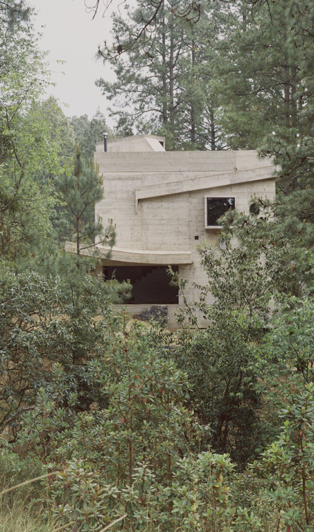 ¿Qué es esta maravilla? Un espectacular refugio de hormigón en mitad de la selva