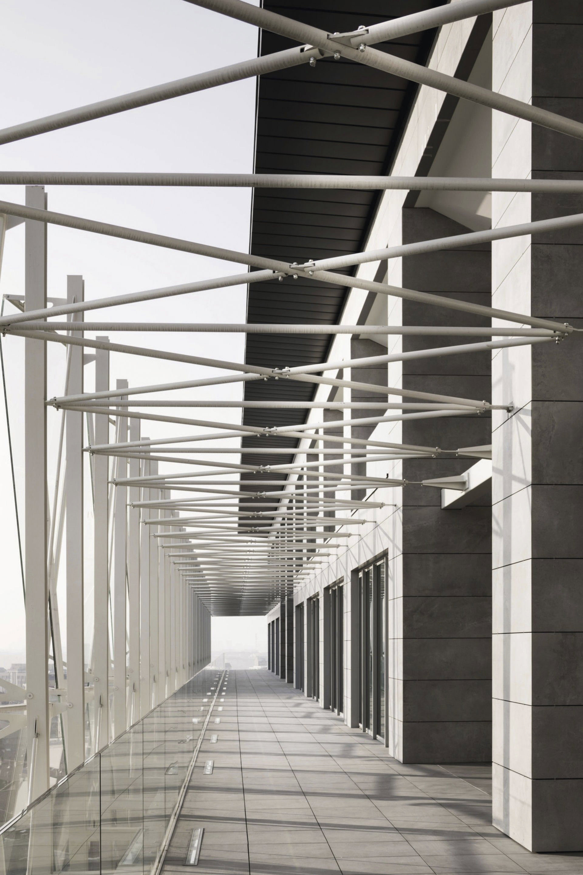 Edificio De Castillia 23 en Milán, de Progetto CMR, con cerámica de Active Surfaces