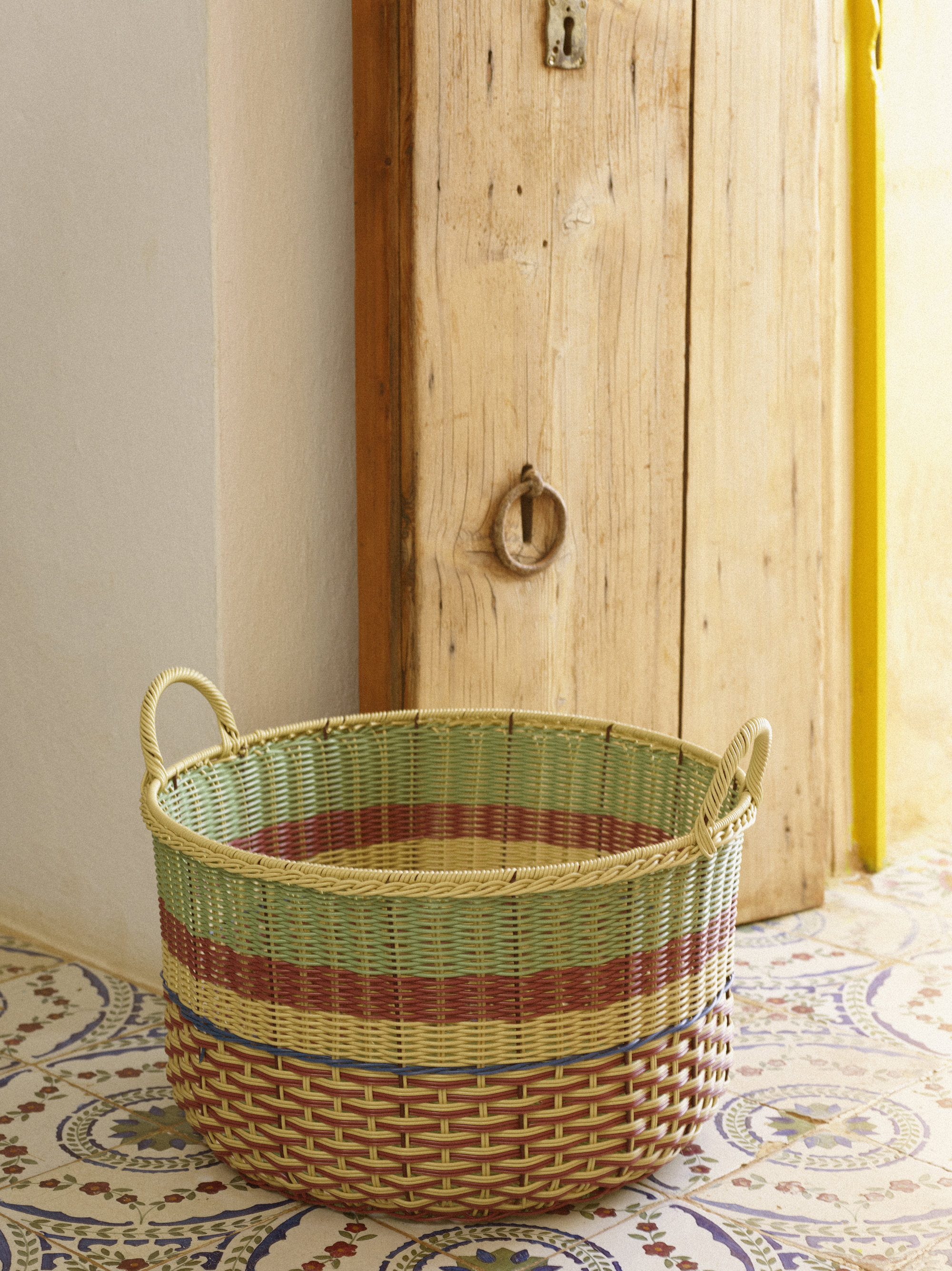 Cesta multicolor