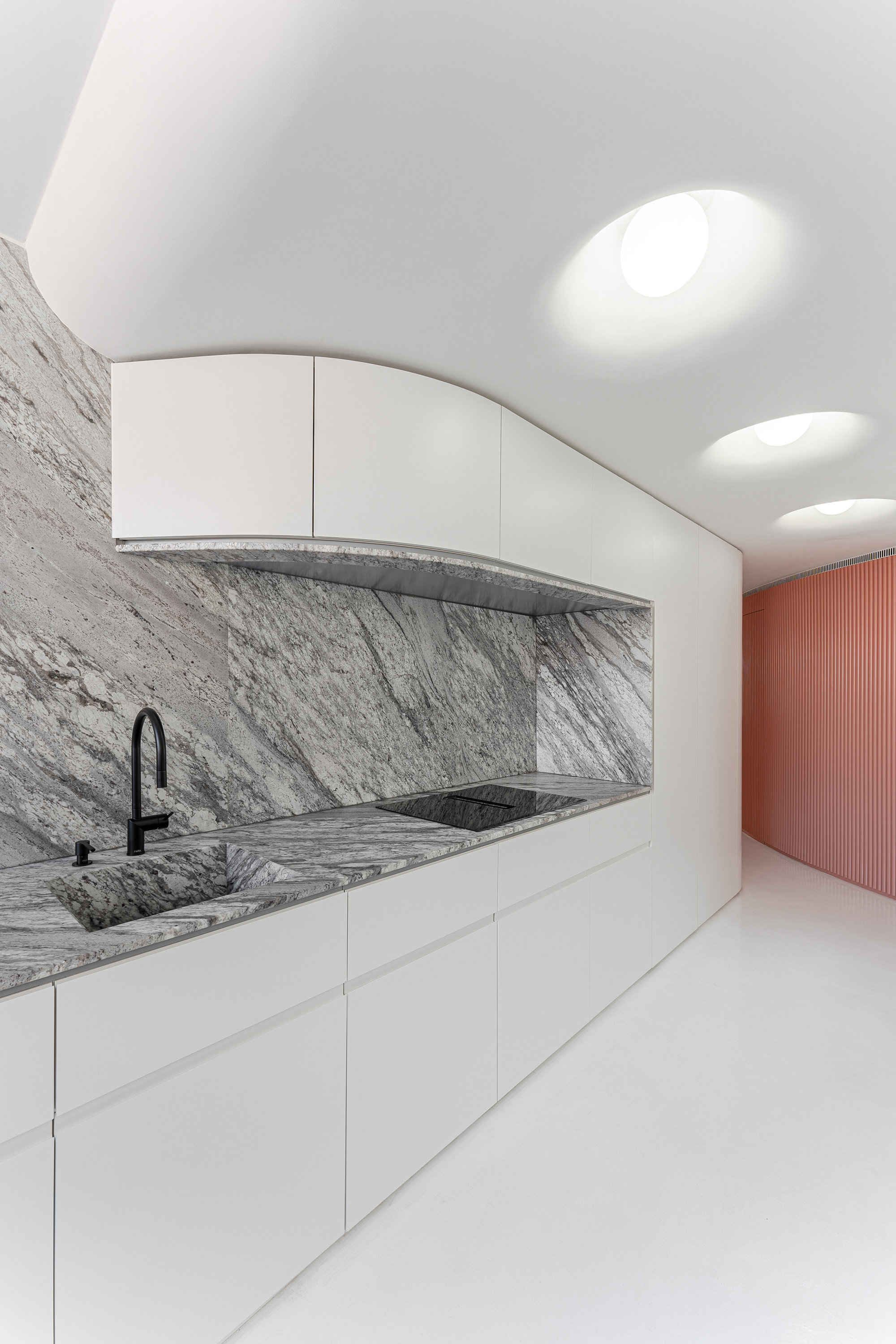 cocina curvas granito