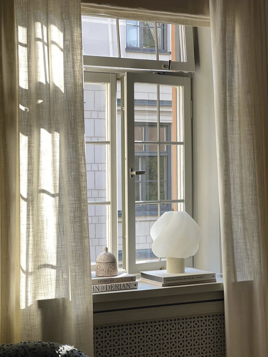 Creme Atelier Soft Serve Lamp Grande Vanilla Bean 823x 2