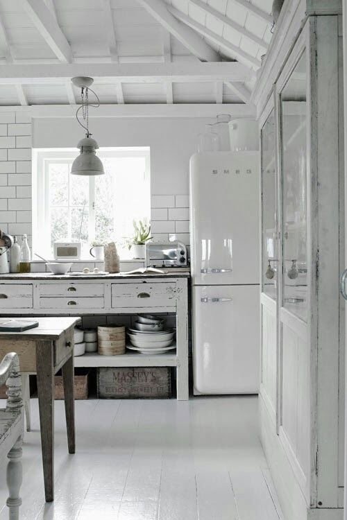 cocina con nevera smeg