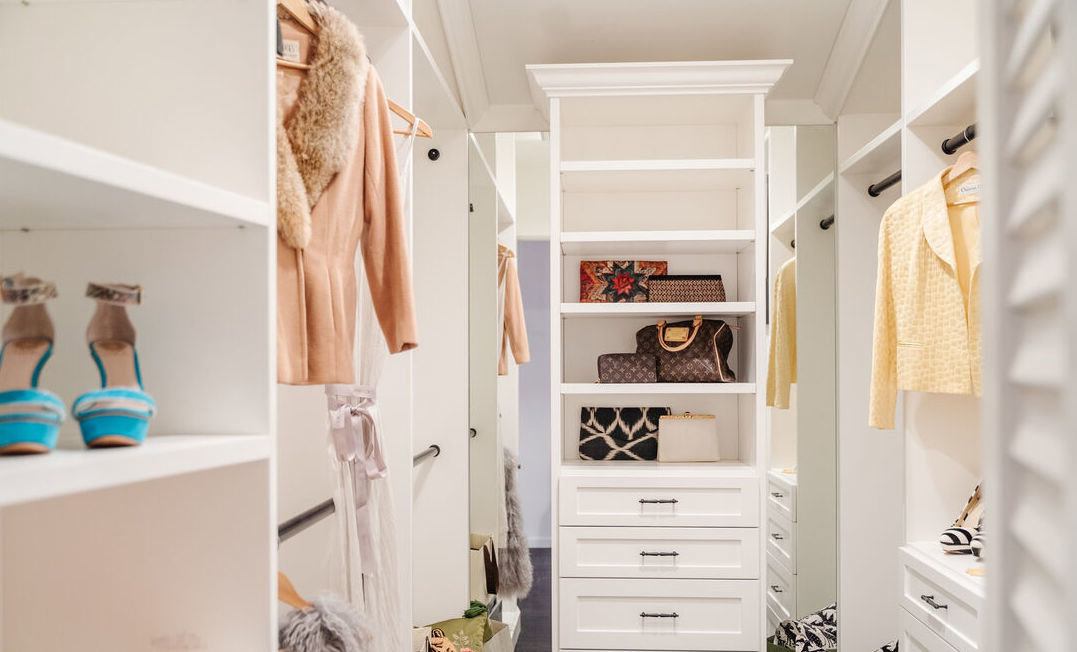 El vestidor en la casa de la cantante Camila Cabello.