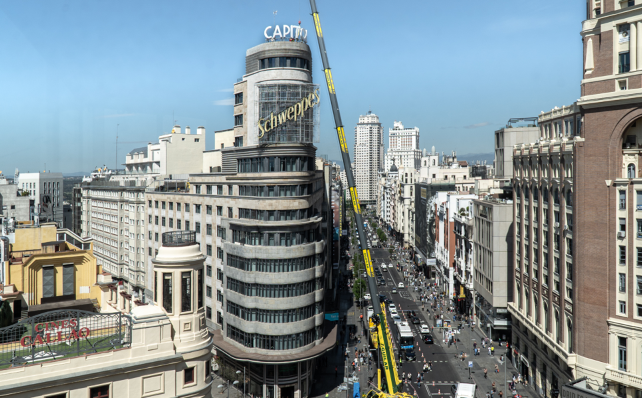 Nuevo letrero del hotel Vincci Capitol en el edificio Carrión.