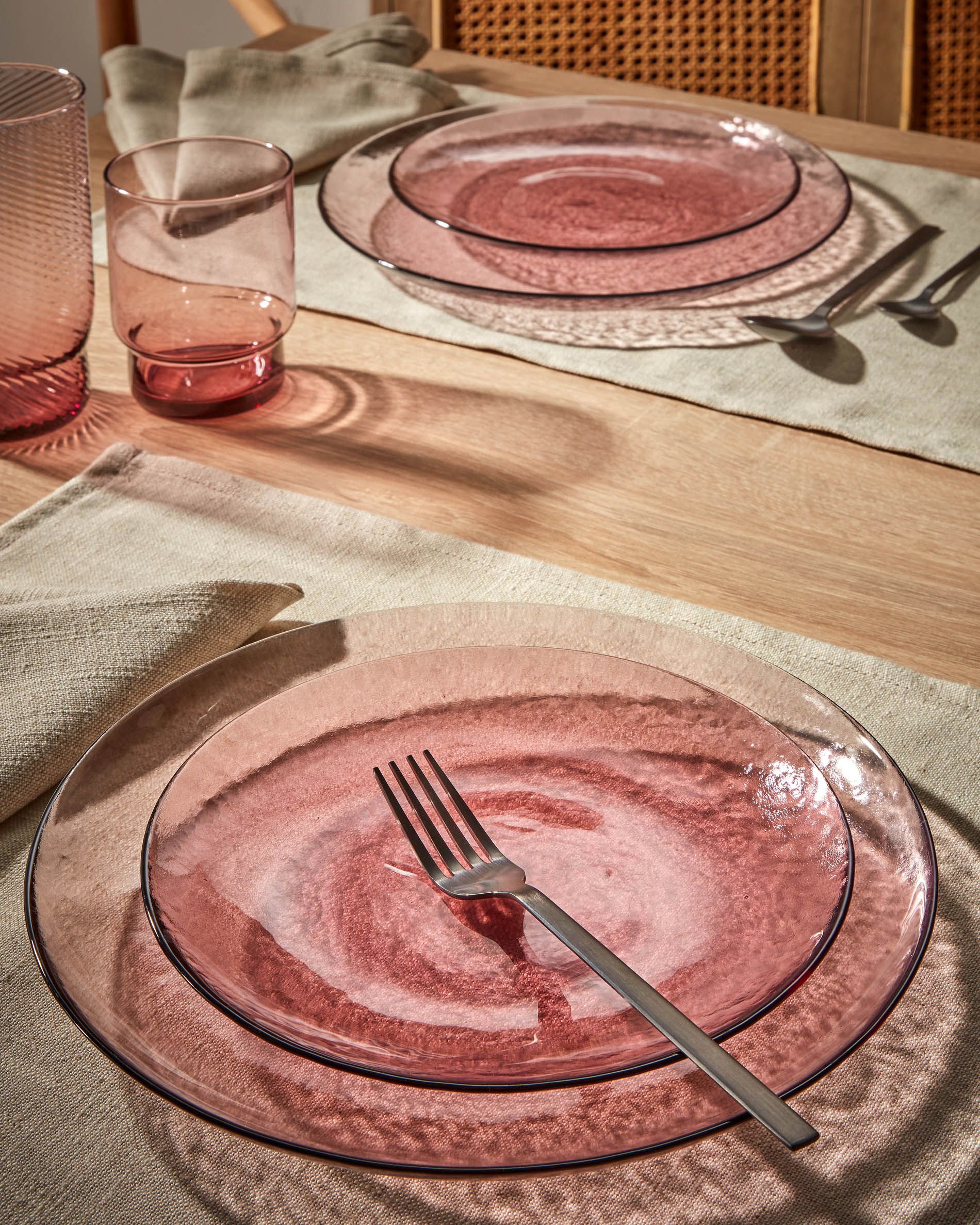 vajilla plato y vaso rosa transparente