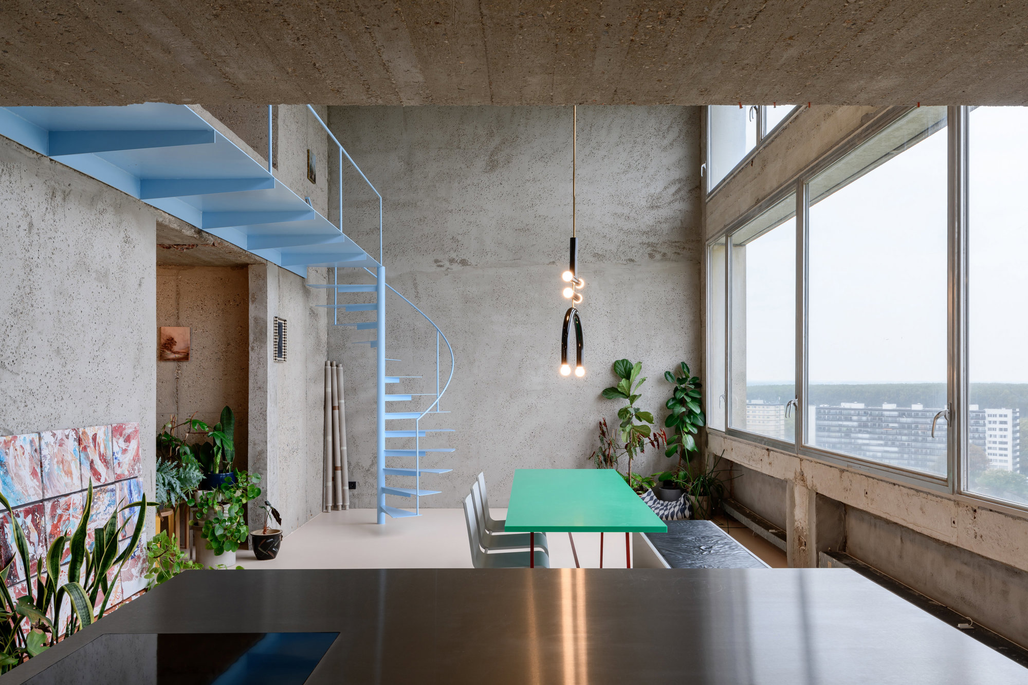 Hormigón, brutalista, cocina y comedor
