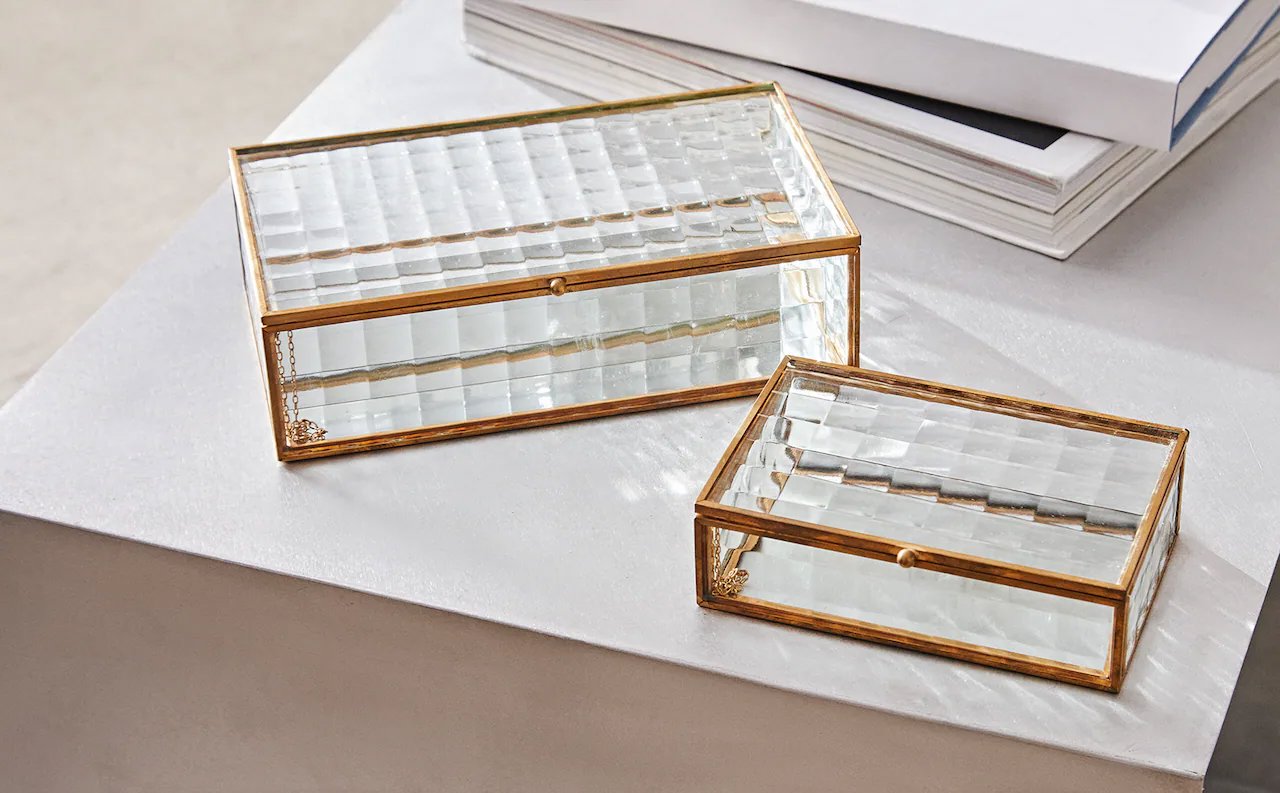 Caja con filo dorado, de Zara Home