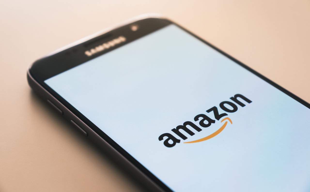 ¿Cómo ha evolucionado el logo de Amazon?