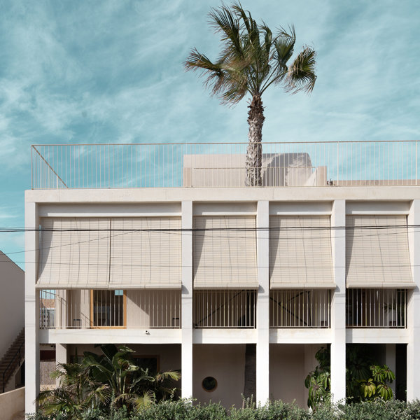 Cuanto más difícil, mejor: así se construyó esta casa en Mallorca de sólo 3 metros de ancho