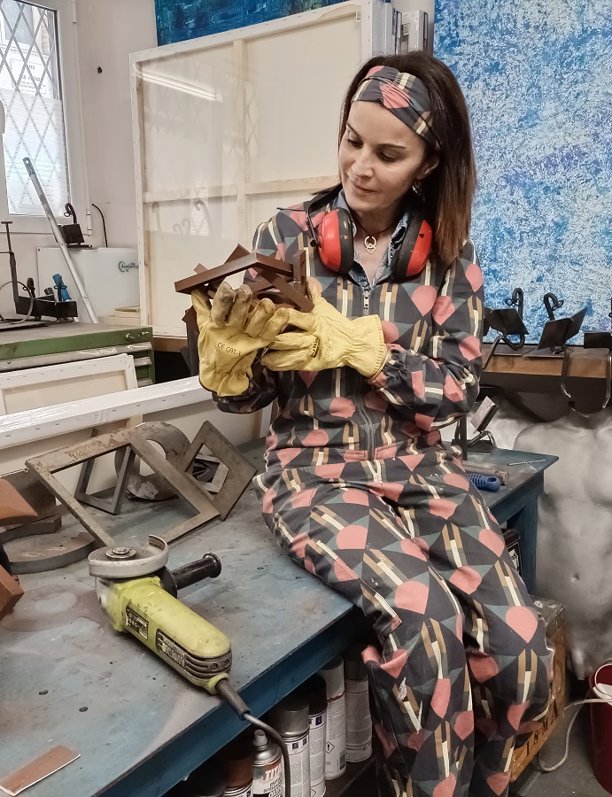 La artista gallega que está revolucionando el centro de Barcelona con su nueva galería