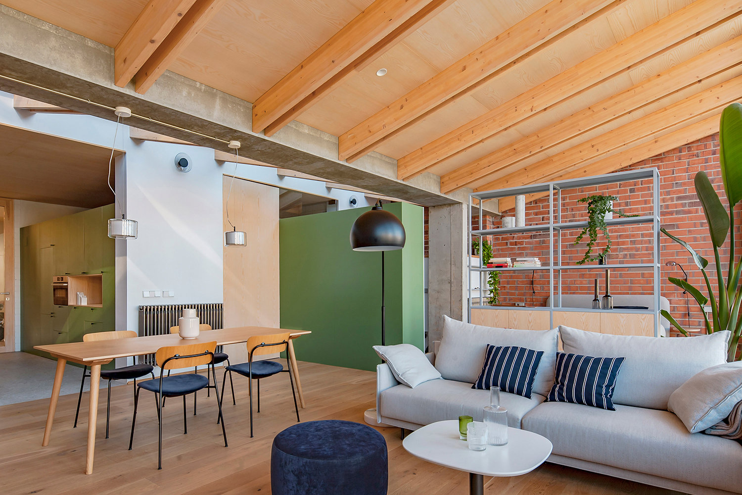 casa esquirol-sau foto Andres Flajszer salo´n comedor