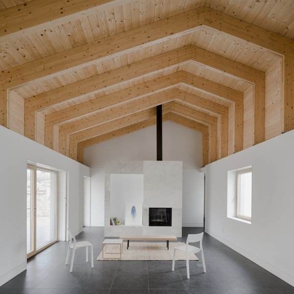 Vas a querer vivir en una de estas 16 casas españolas que sacan aplausos con su exquisito uso del minimalismo