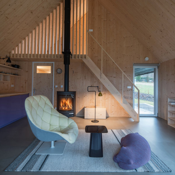Esta cabaña de madera entre montañas lo tiene todo (incluso una sauna)