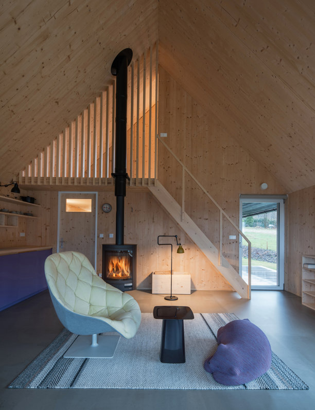 Esta cabaña de madera entre montañas lo tiene todo (incluso una sauna)