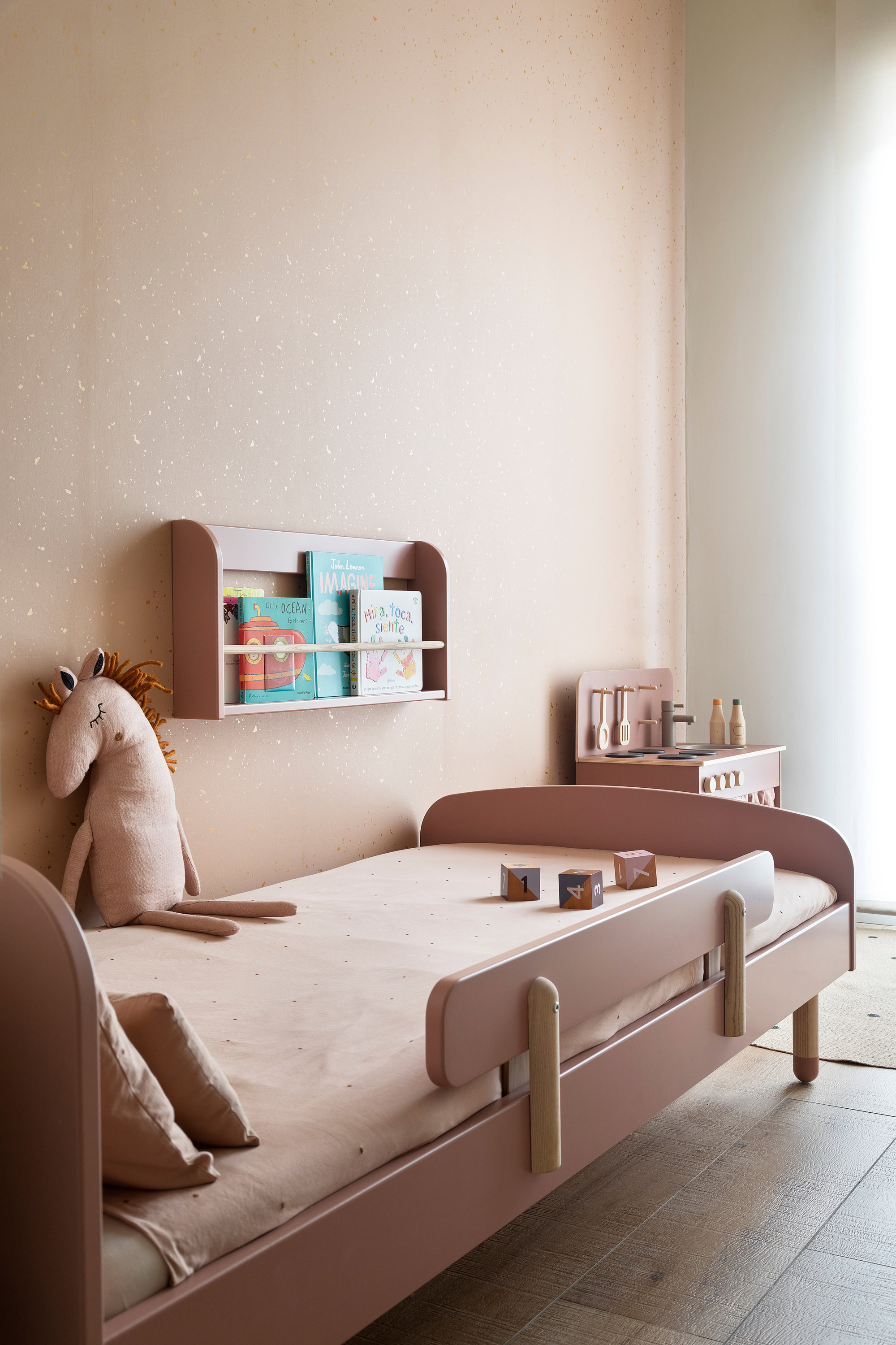 Dormitorio infantil rosa piso ruzafa