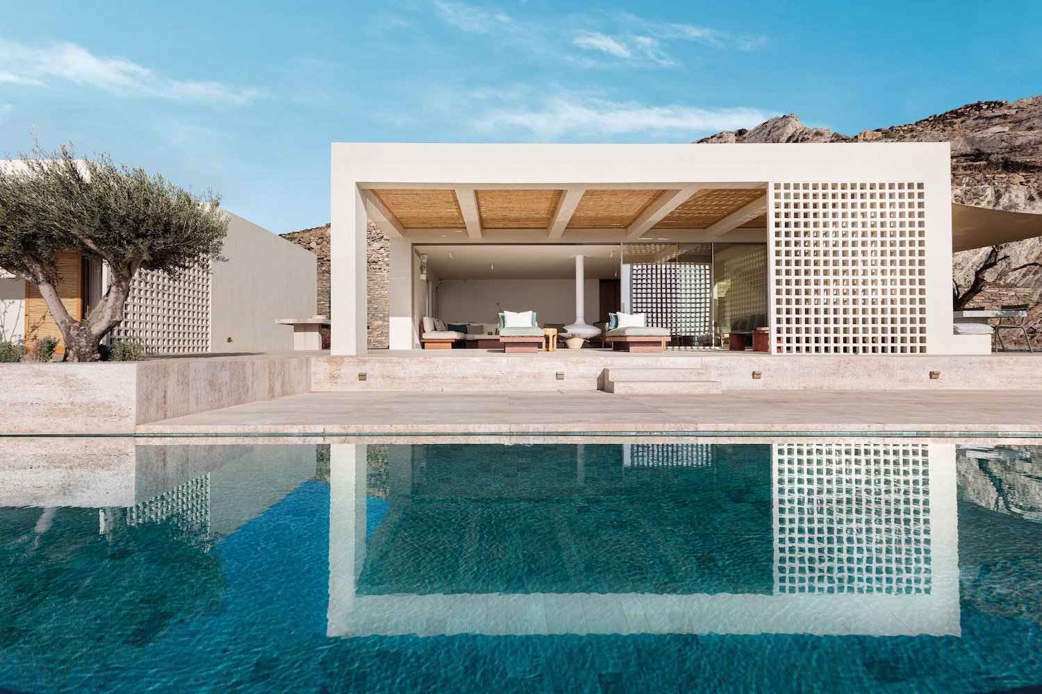 La casa de Alexis Kontodimas en la isla griega de Tinos es uno de los proyectos recogidos en el número de junio de Arquitectura y Diseño.