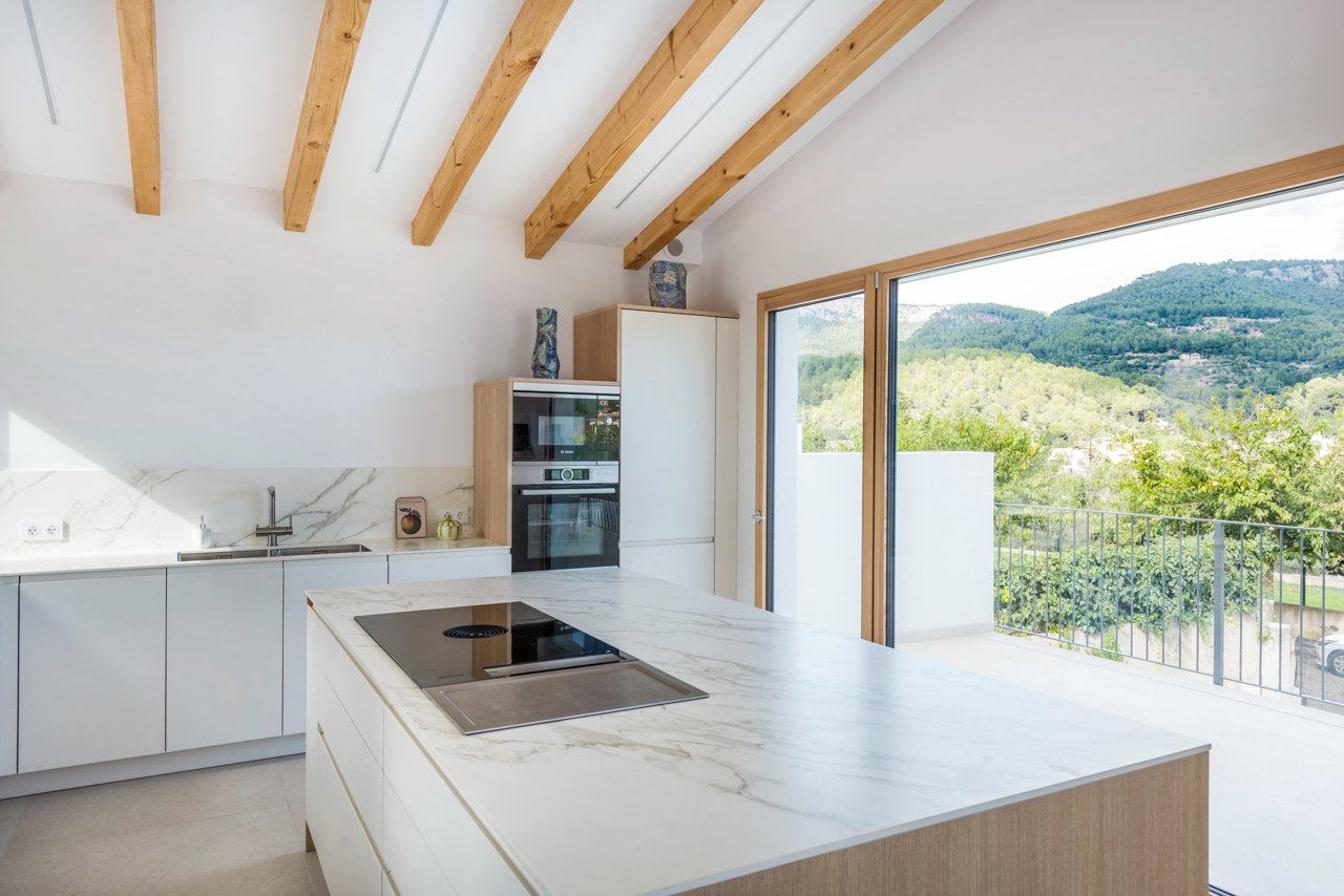 Cocina llena de luz