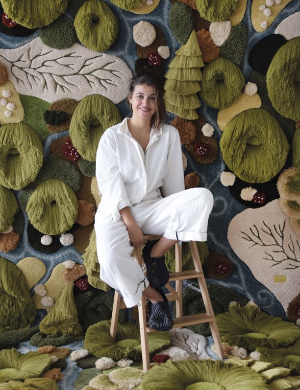Así son los coloristas tapices de la artista portuguesa que usa descartes de la industria textil