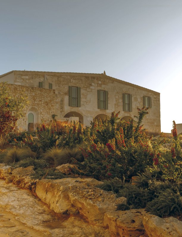 Esta pareja ha abierto un hotel autosostenible en Menorca que demuestra su amor por la isla