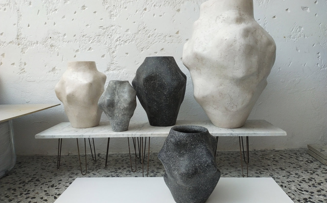 Piezas de la colección Tibor Roca. Sobre estas líneas, en el centro, vasija Tibor Borinot