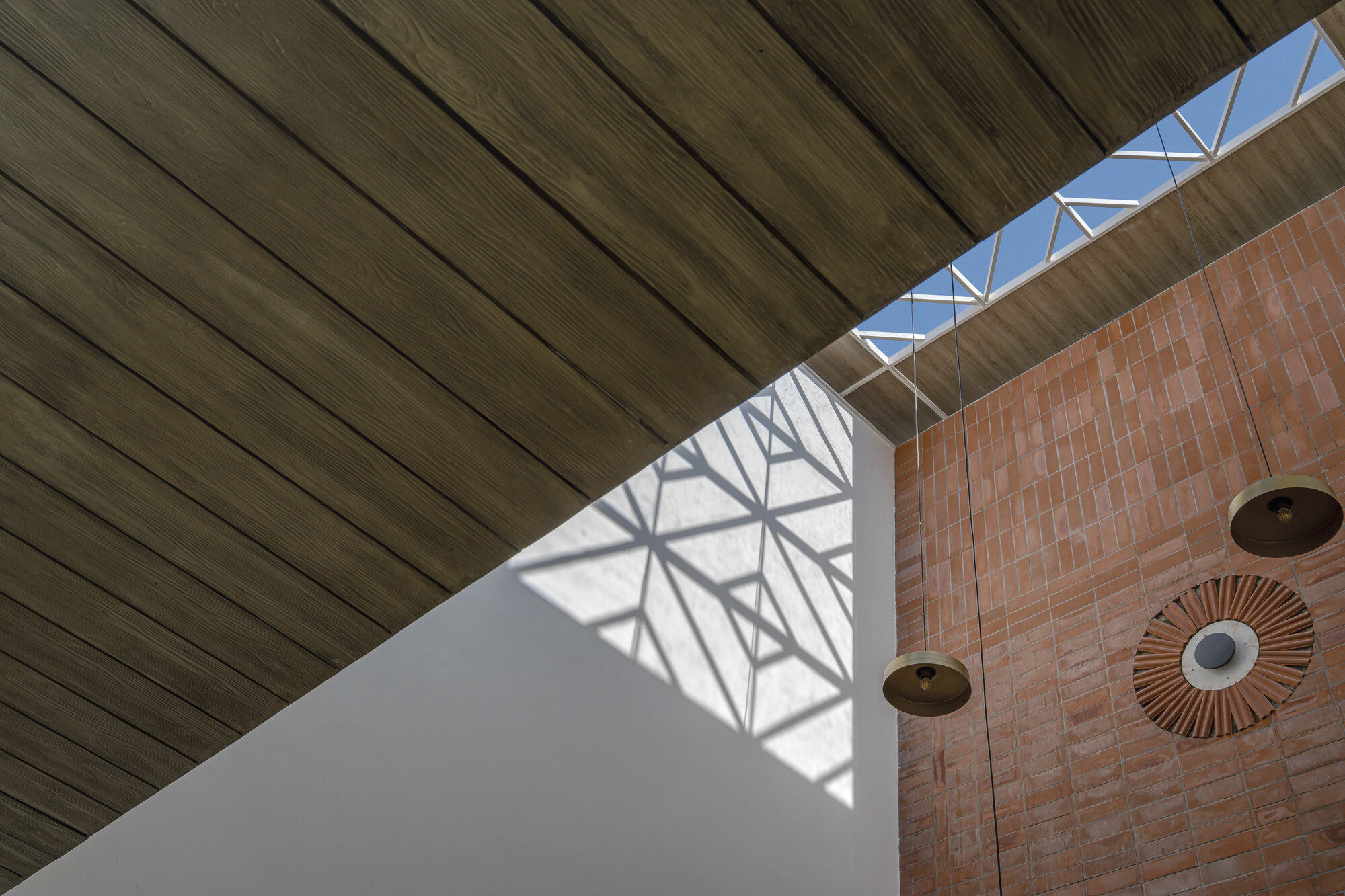 Vivienda bioclimática en Vadodara, India, de Manoj Patel Design Studio