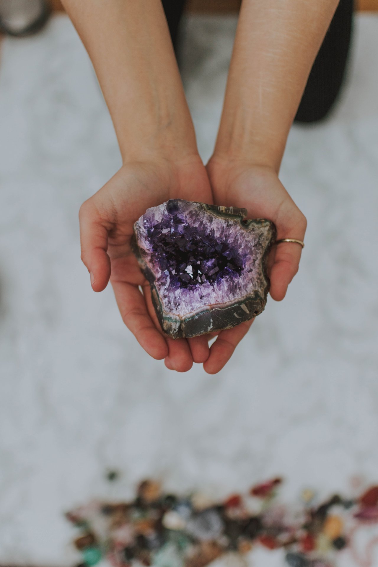 Amatista, la piedra más espiritual de tu casa