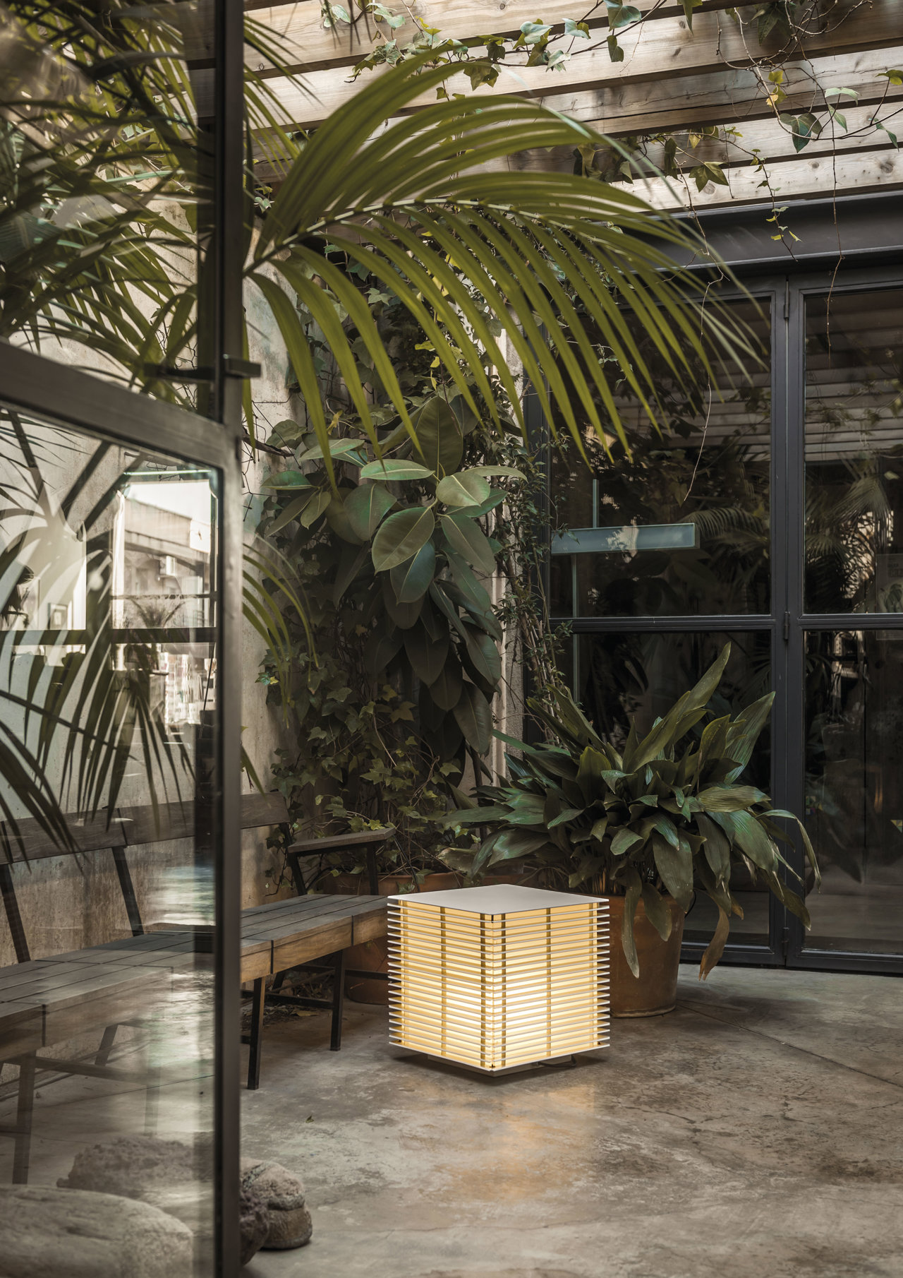 Luz de jardín Dojo para Metalarte (2015), actualmente editada por Santa & Cole